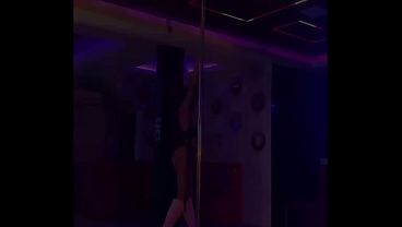 Stripper, dançarina, pole dance, casa de show , swing ,